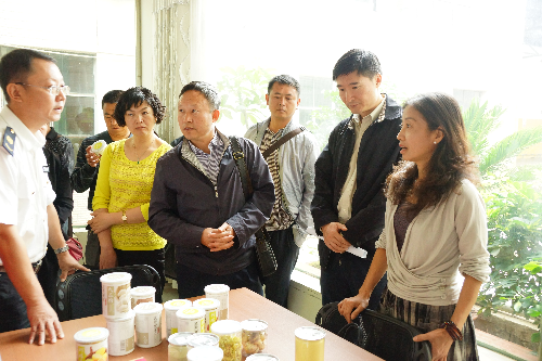 呈贡区人大常委会视察组对区政府食品药品监管工作进行视察